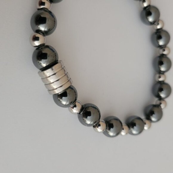 NWT Mens Hematite Luxury Stretch Bracelet Deep Gray, Silvery Accents S M L XL - Picture 1 of 6